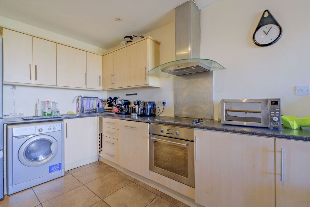 Property photo 3 of 12