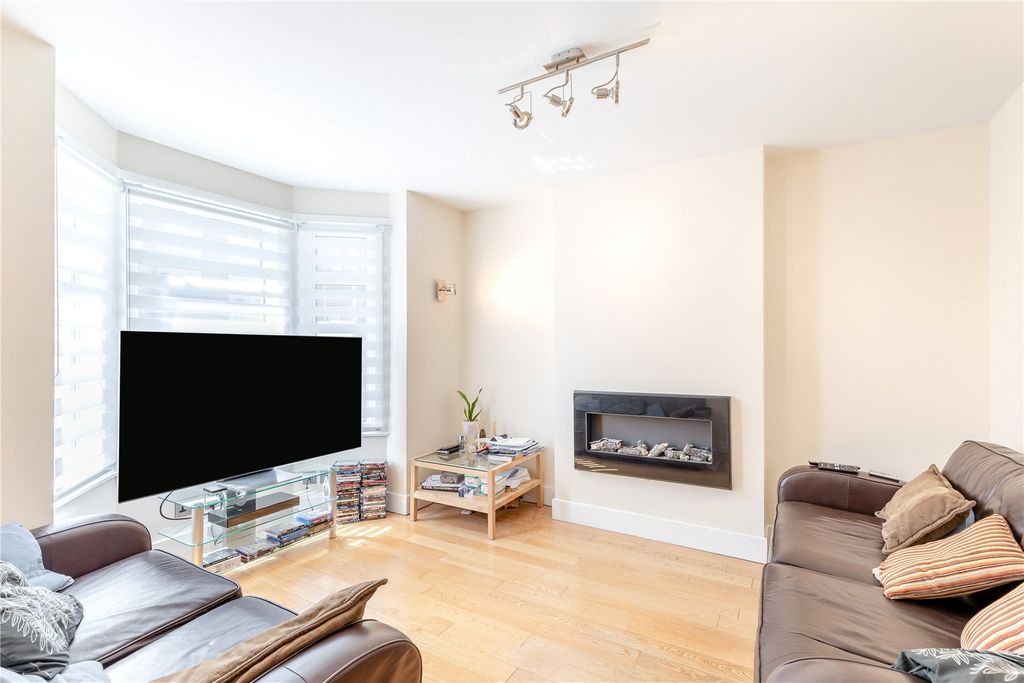 Property photo 2 of 18 Picture No. 21