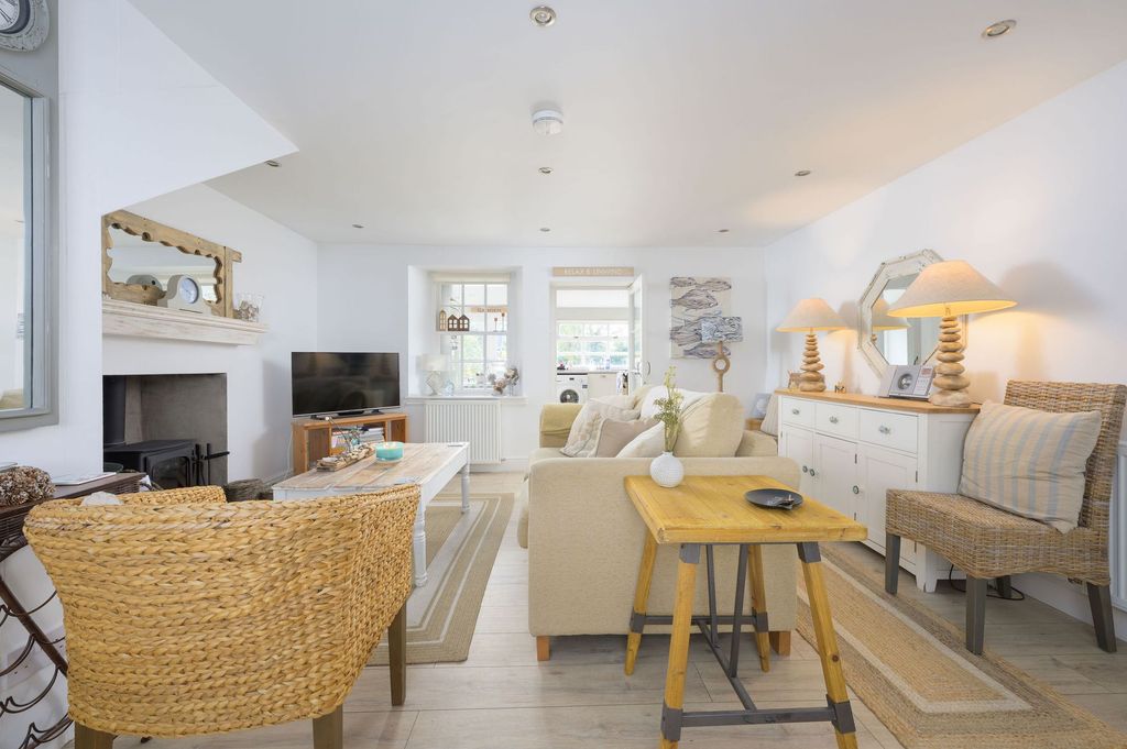 Property photo 3 of 23