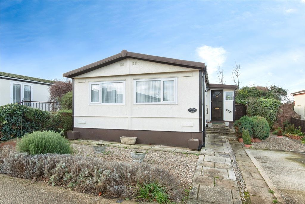 Property photo 2 of 15 Front Aspect