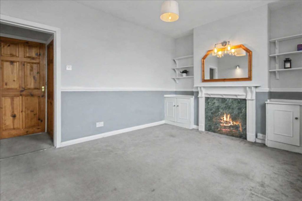 Property photo 2 of 20 Lounge