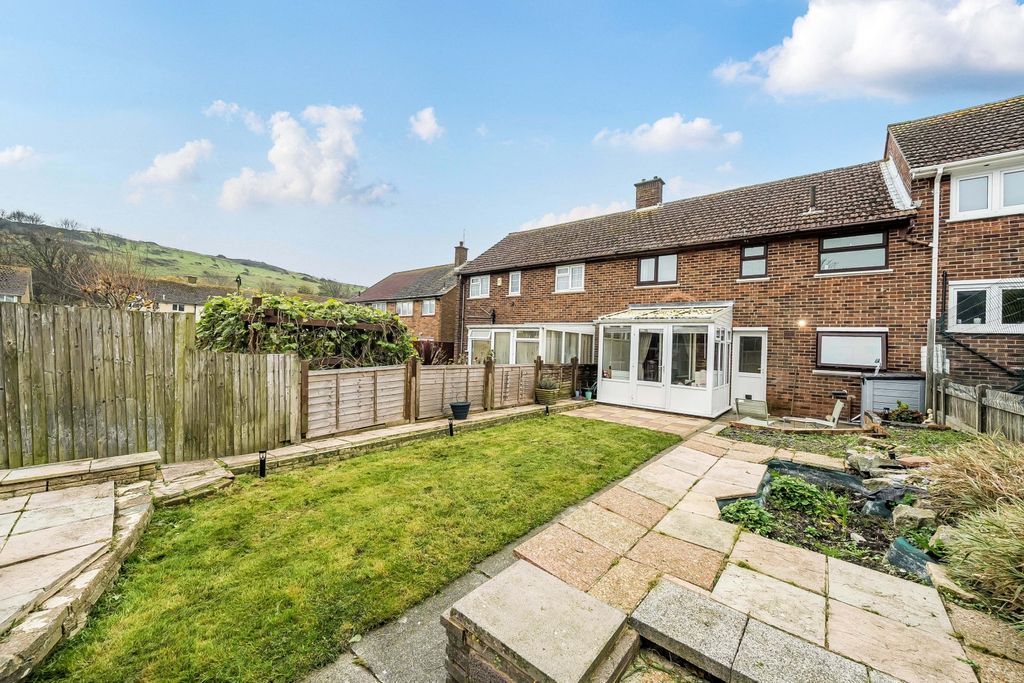 Property photo 2 of 18 Garden