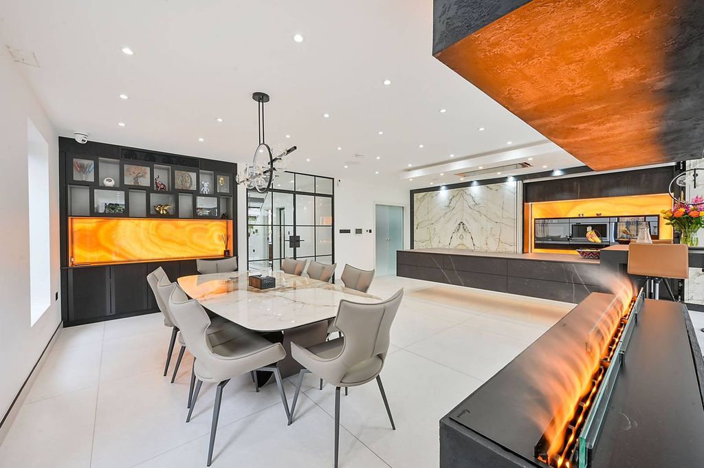 Property photo 3 of 36