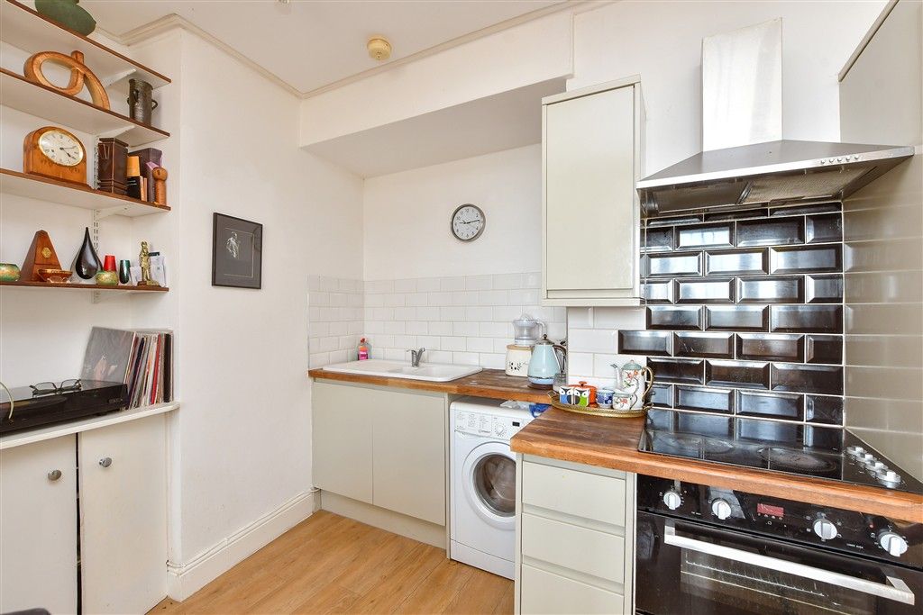 Property photo 1 of 8 Lounge/ Kitchen