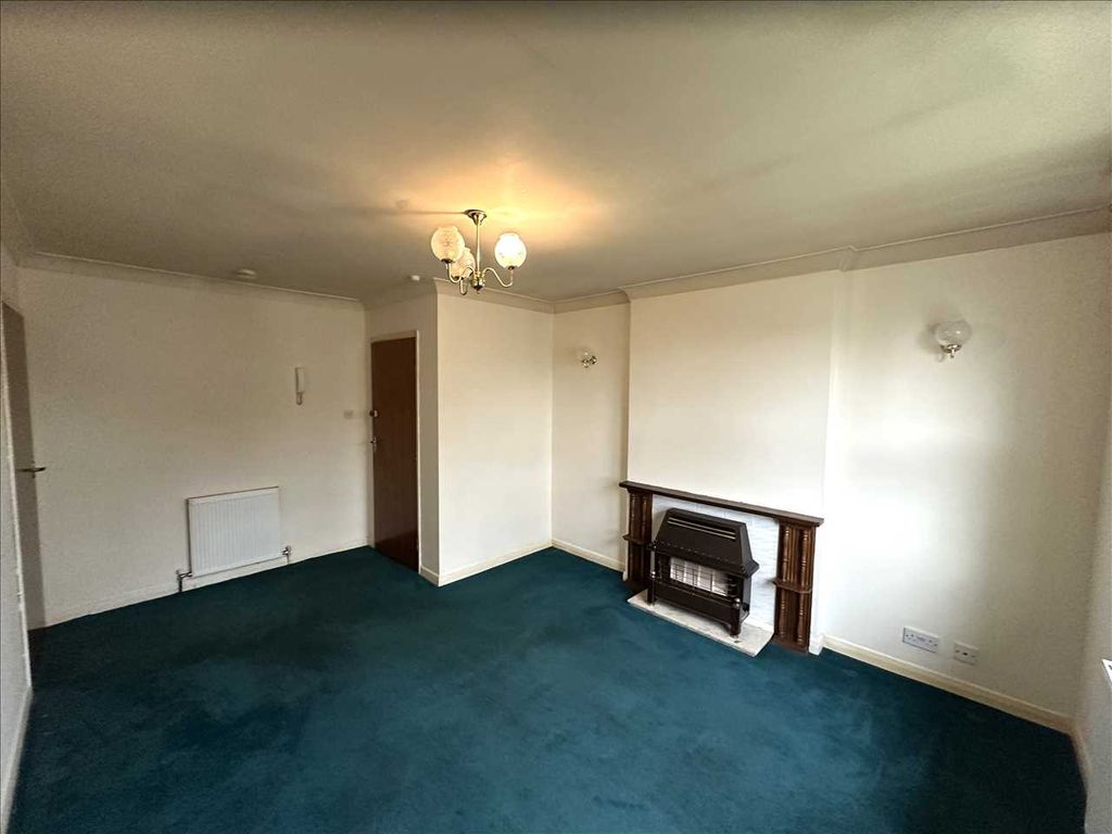 Property photo 3 of 10 Lounge: