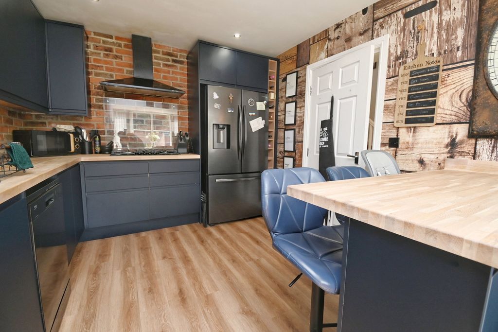 Property photo 2 of 24