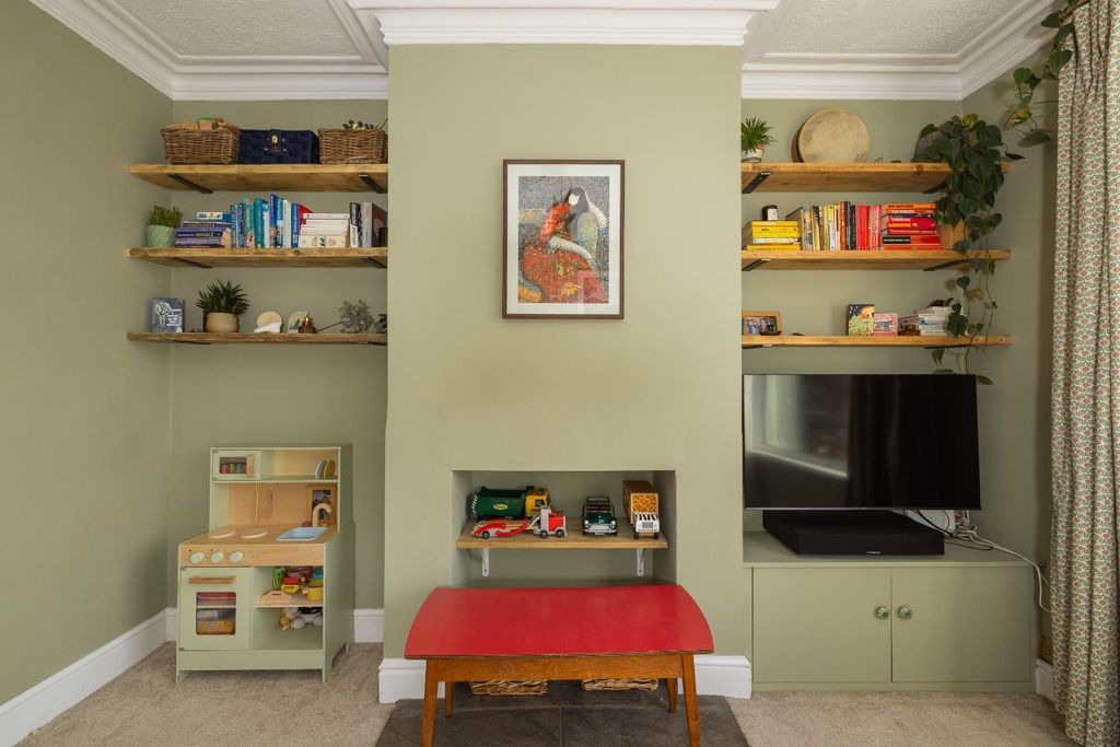 Property photo 3 of 28 Char9810.Jpg