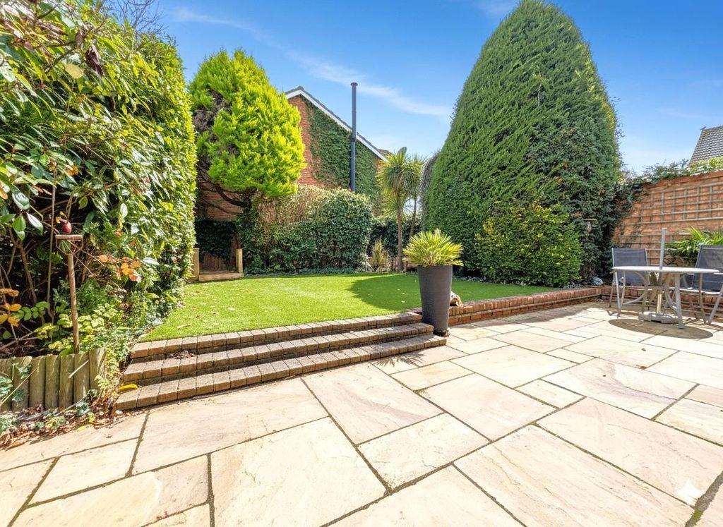 Property photo 2 of 16 Gemini_Generated_Image_Y9R0H6Y9R0H6Y9R0.Jpg