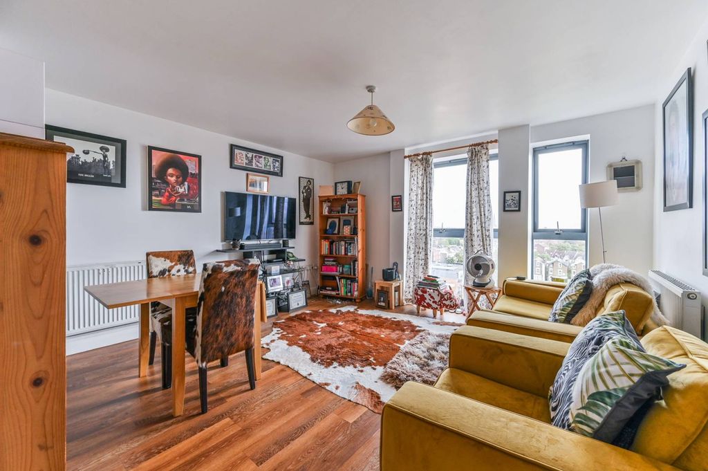 Property photo 2 of 11