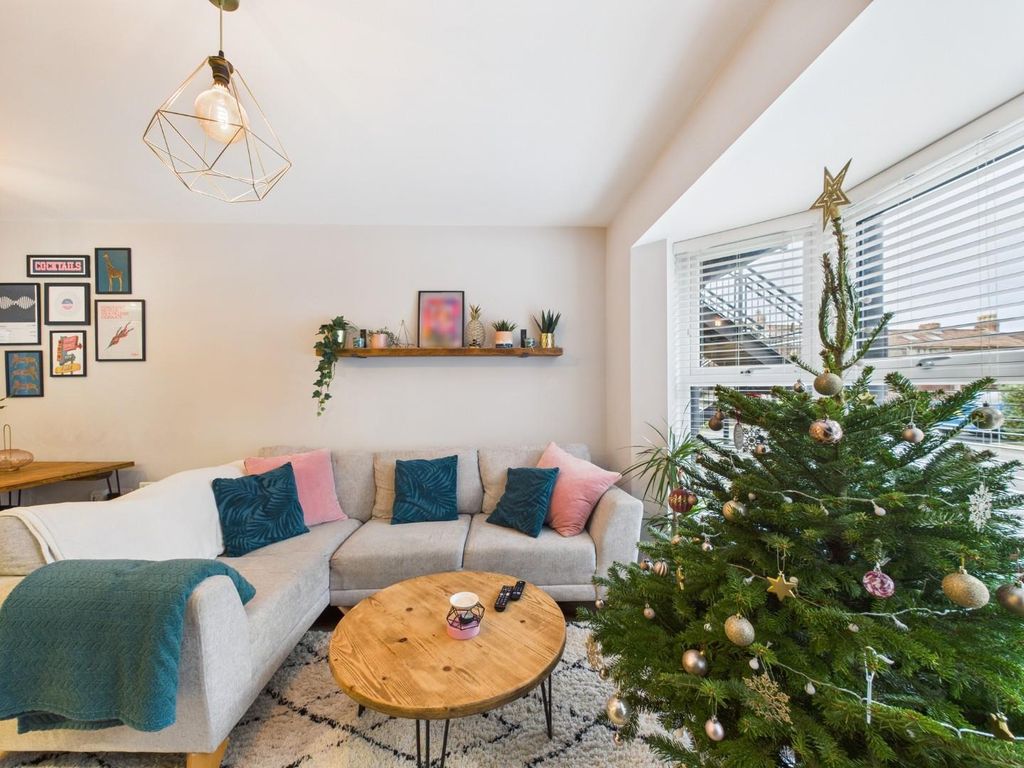 Property photo 3 of 31 Cam01530G0-Pr0362-Still022.Jpg