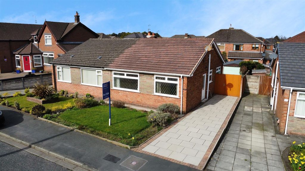 Property photo 1 of 20 Oak Tree Road For Sale