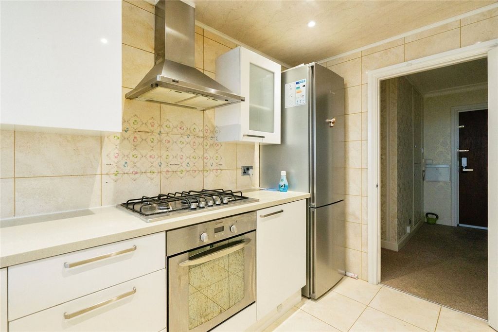 Property photo 2 of 18 Picture No. 30