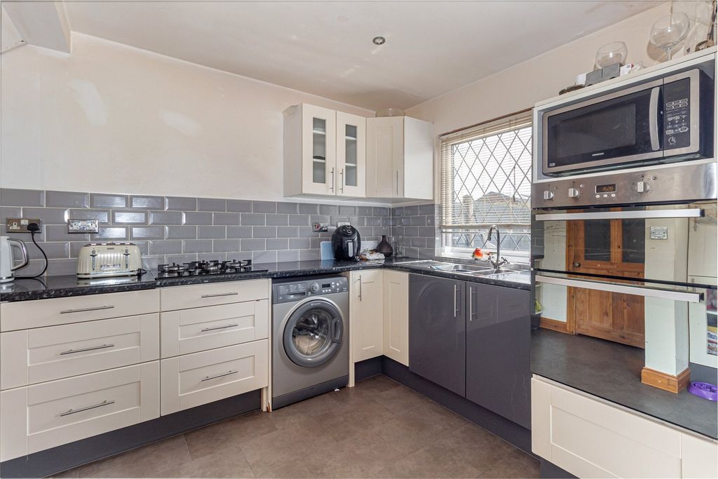 Property photo 2 of 12 Picture No. 10