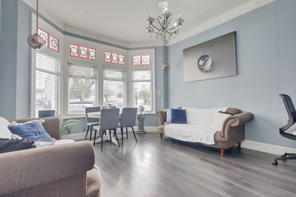 Property photo 3 of 13