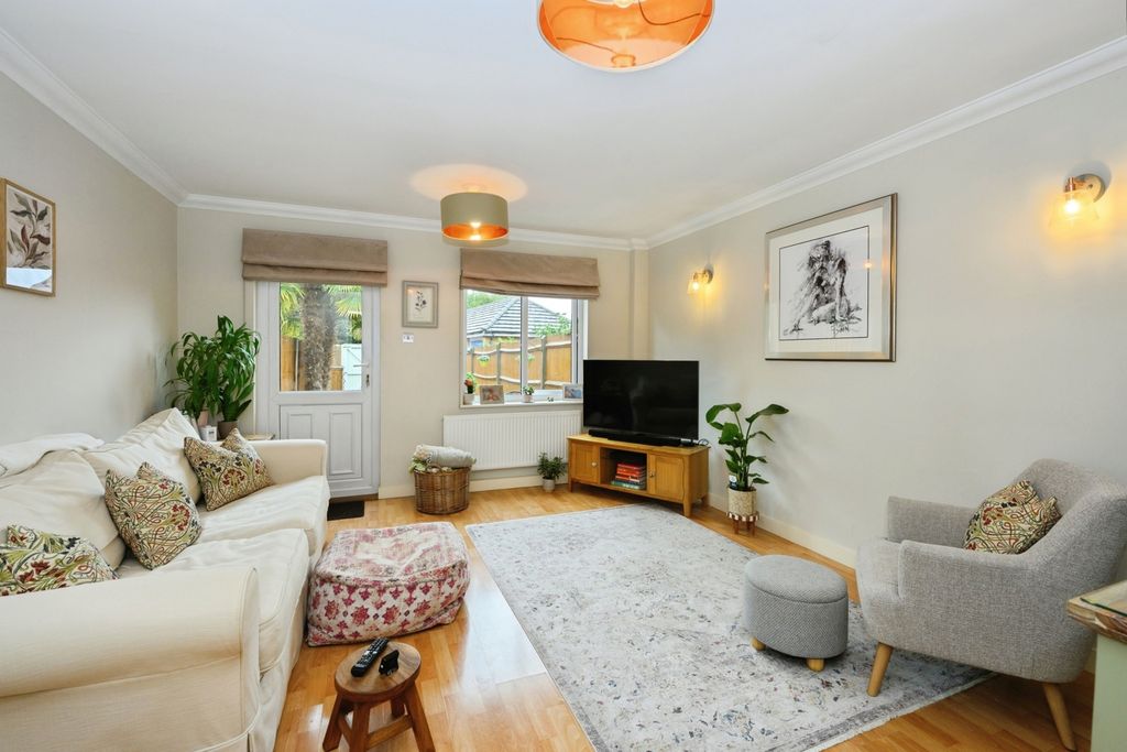 Property photo 2 of 17 Pbox-Img.Jpg