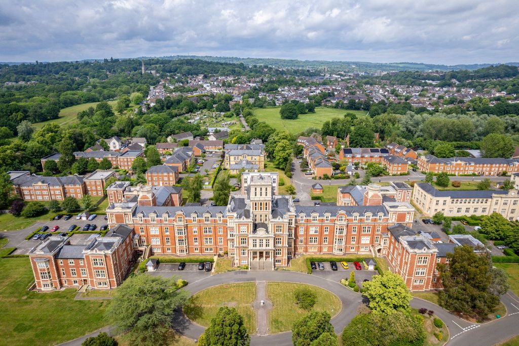 Property photo 1 of 9