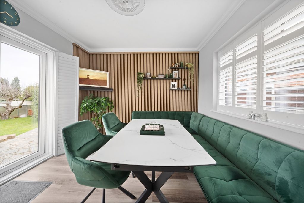 Property photo 3 of 29 4385803