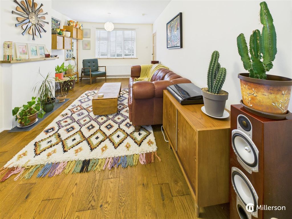 Property photo 3 of 26 Cam05092G0-Pr0140-Still026.Jpg