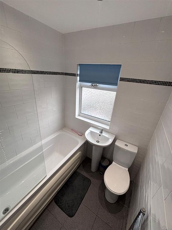 Property photo 3 of 11 Bathroom