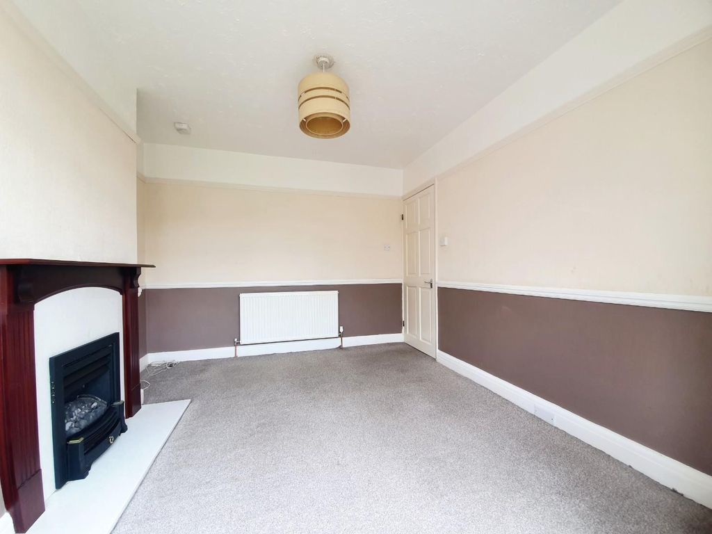 Property photo 3 of 10 Living Room