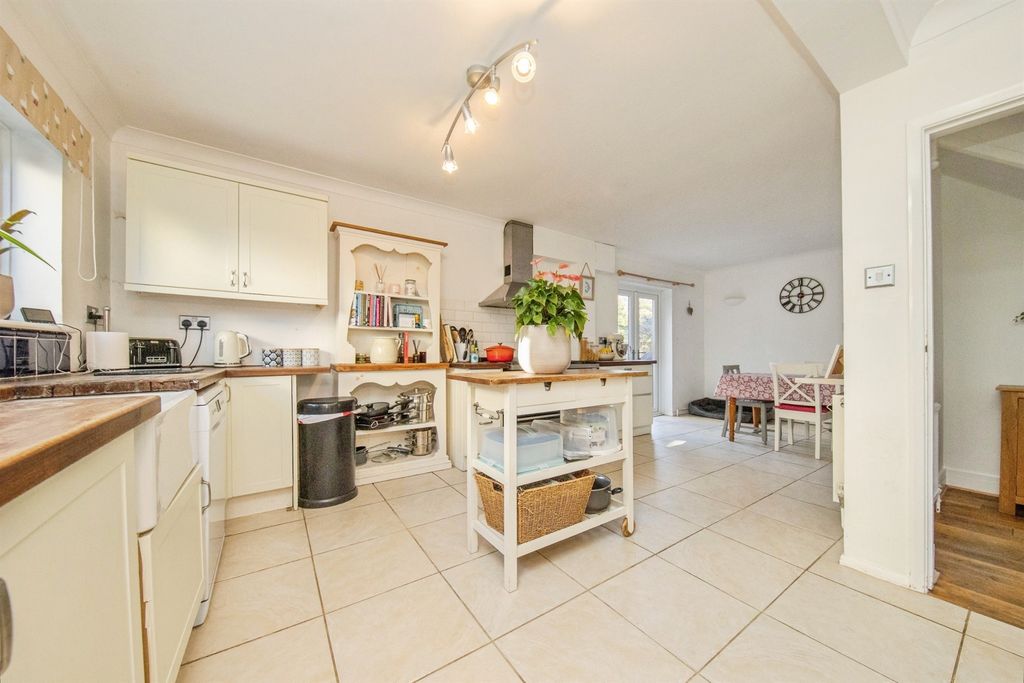 Property photo 2 of 22