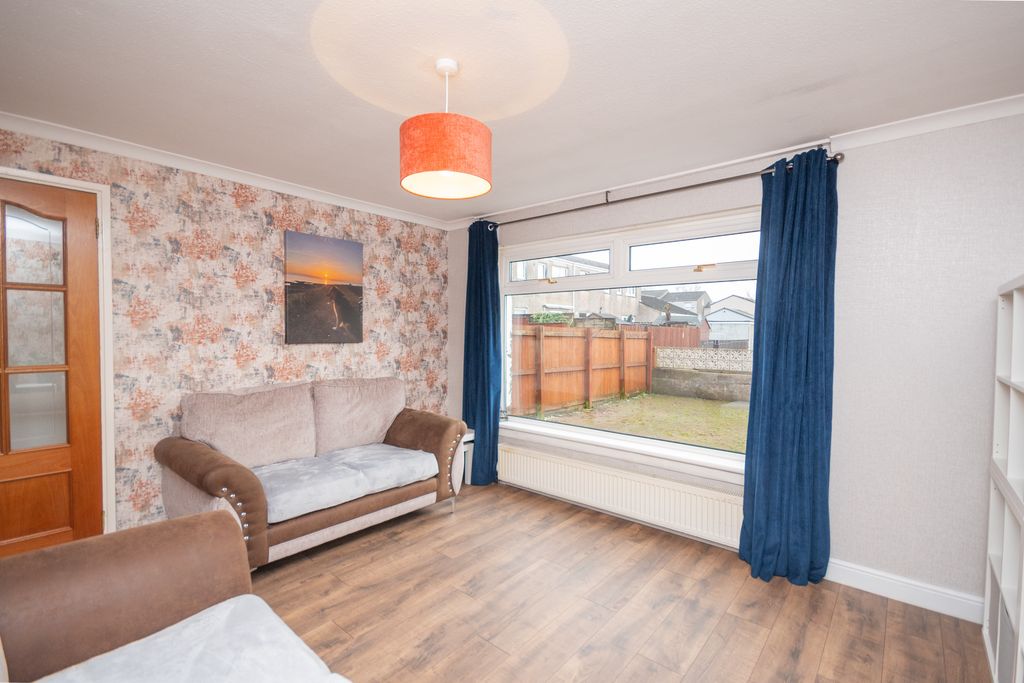 Property photo 3 of 15 Lounge