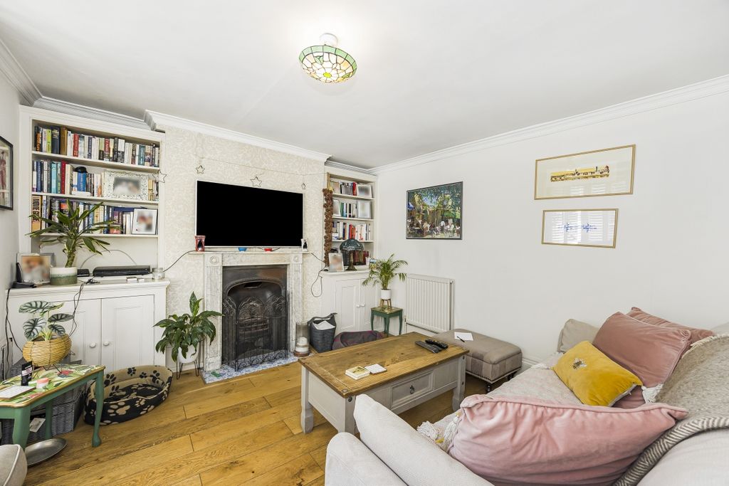 Property photo 2 of 25 Maidenstone Hill ...