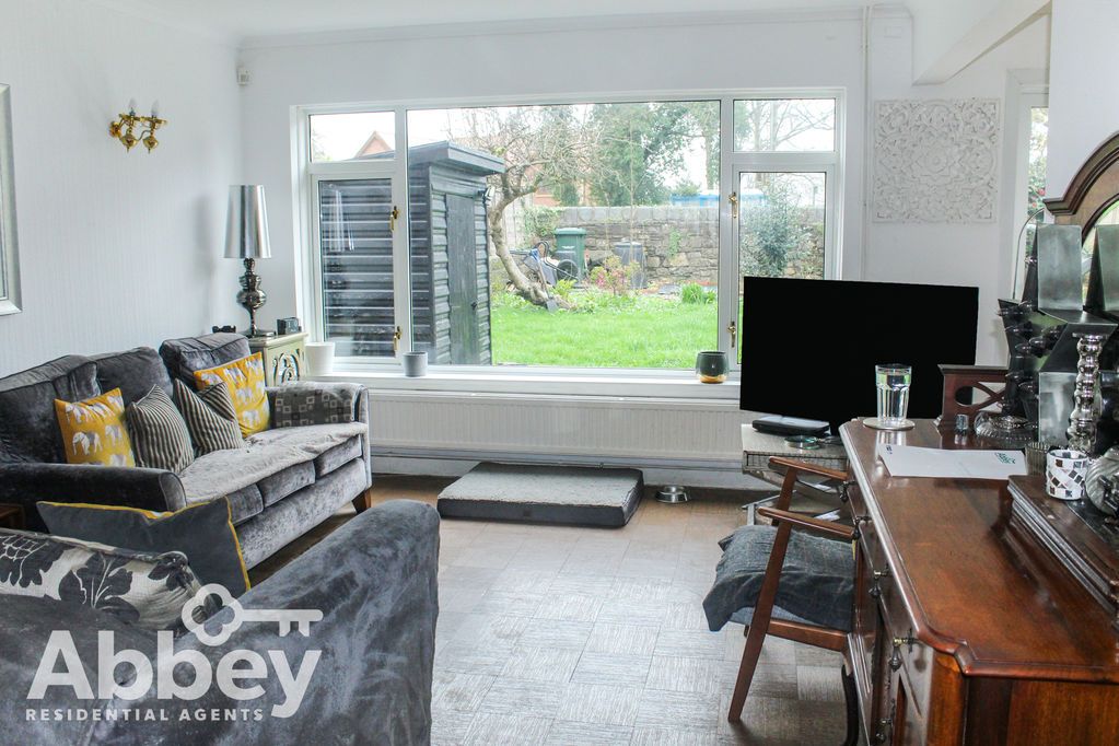 Property photo 3 of 16 Lounge 2