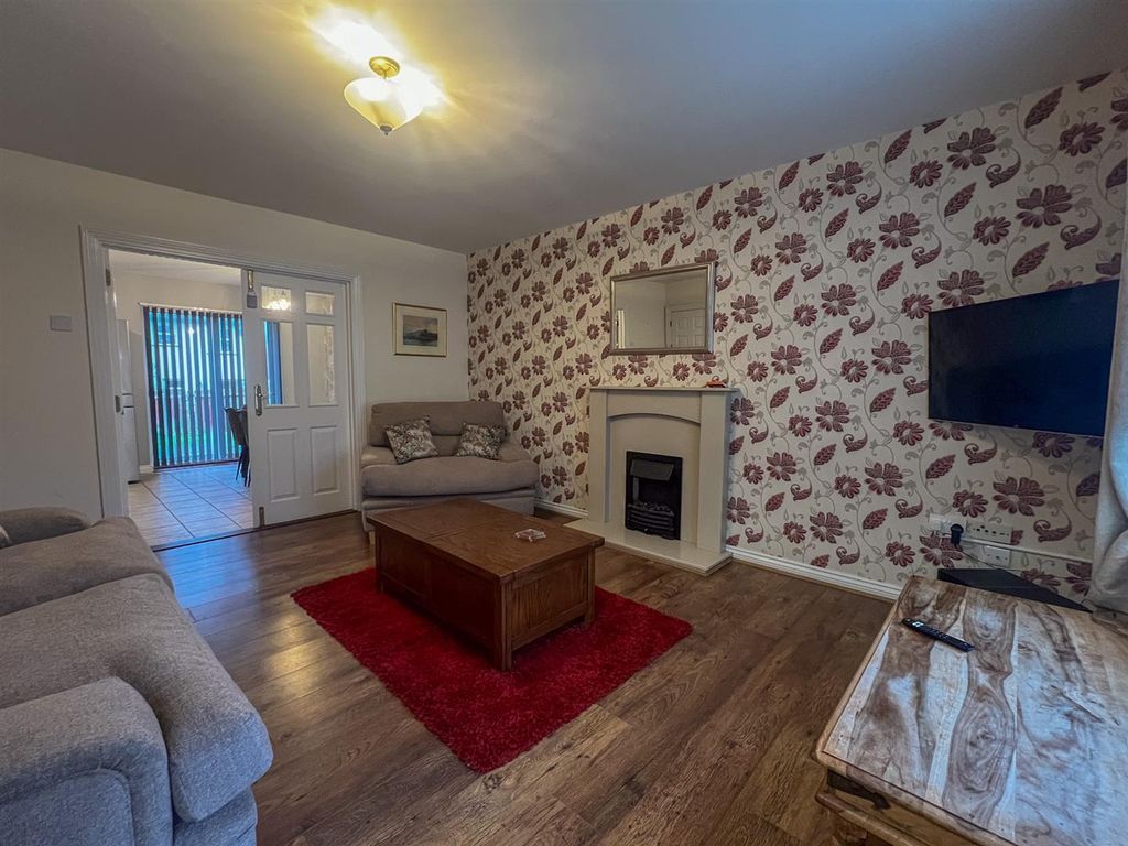 Property photo 2 of 15 27 Oak Road -15.Jpg