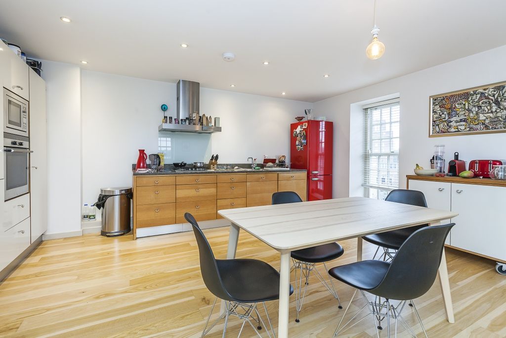 Property photo 1 of 11 Kitchen