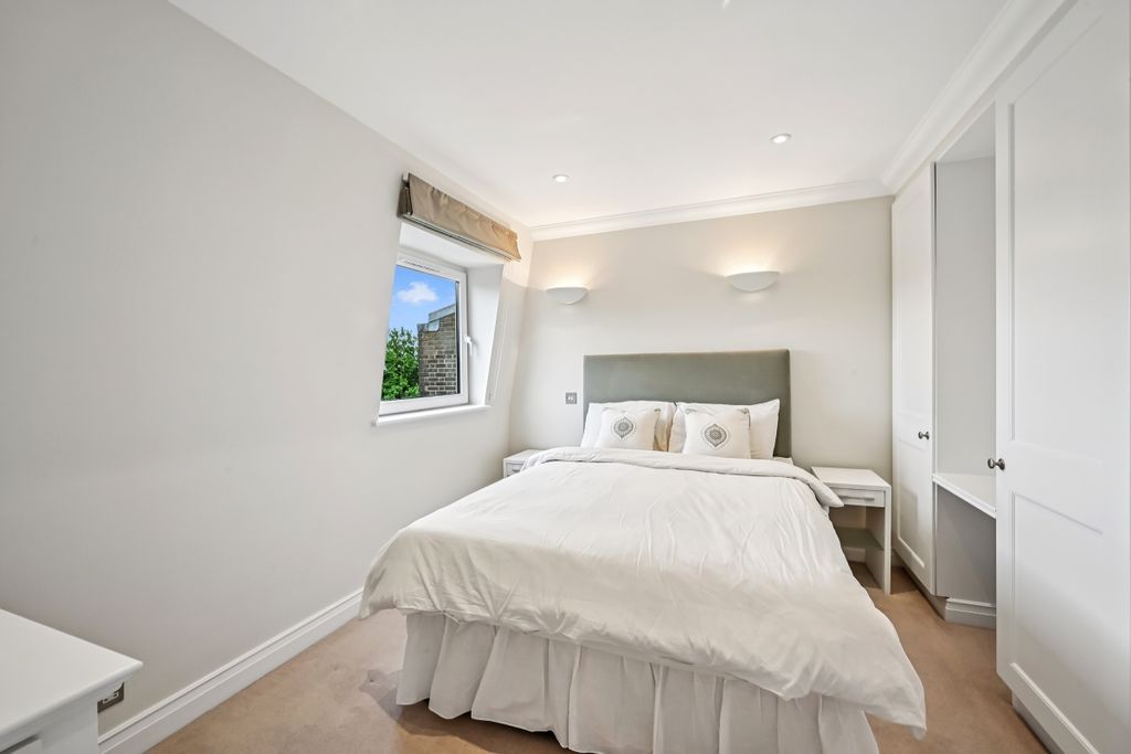 Property photo 3 of 16 Penthouse C Montr...