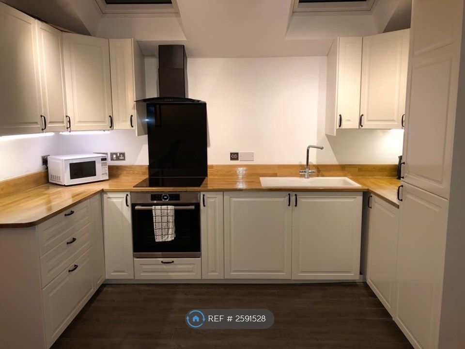 Property photo 2 of 14 Kitchen Integrated Washing Machine