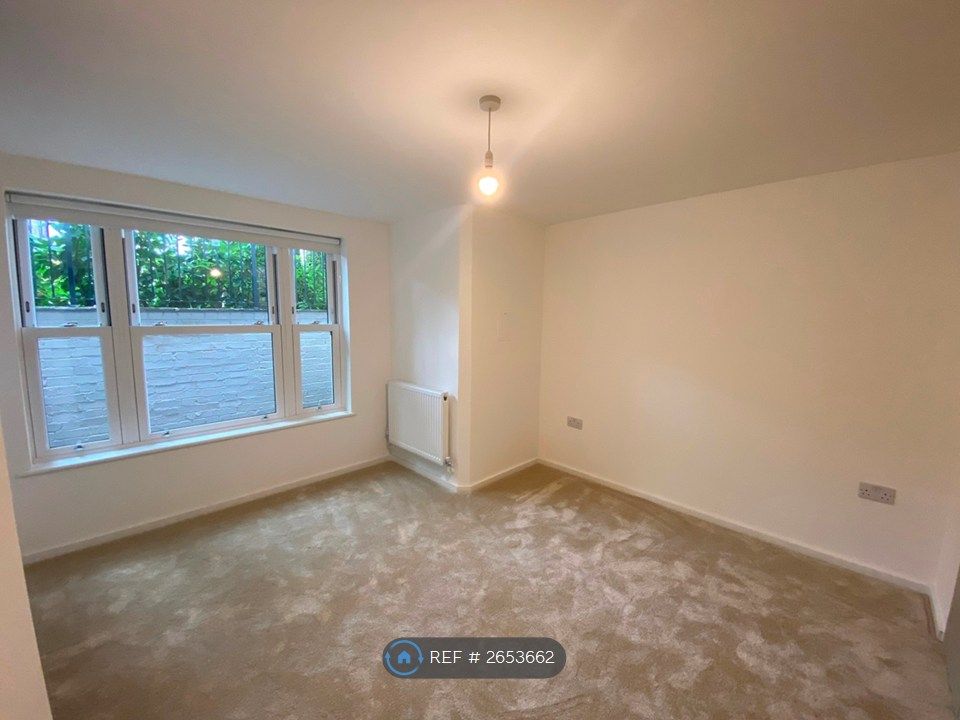 Property photo 3 of 11 Bedroom 1