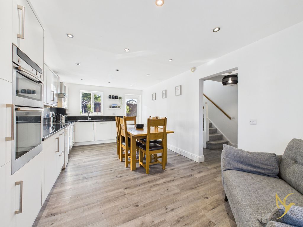 Property photo 3 of 27