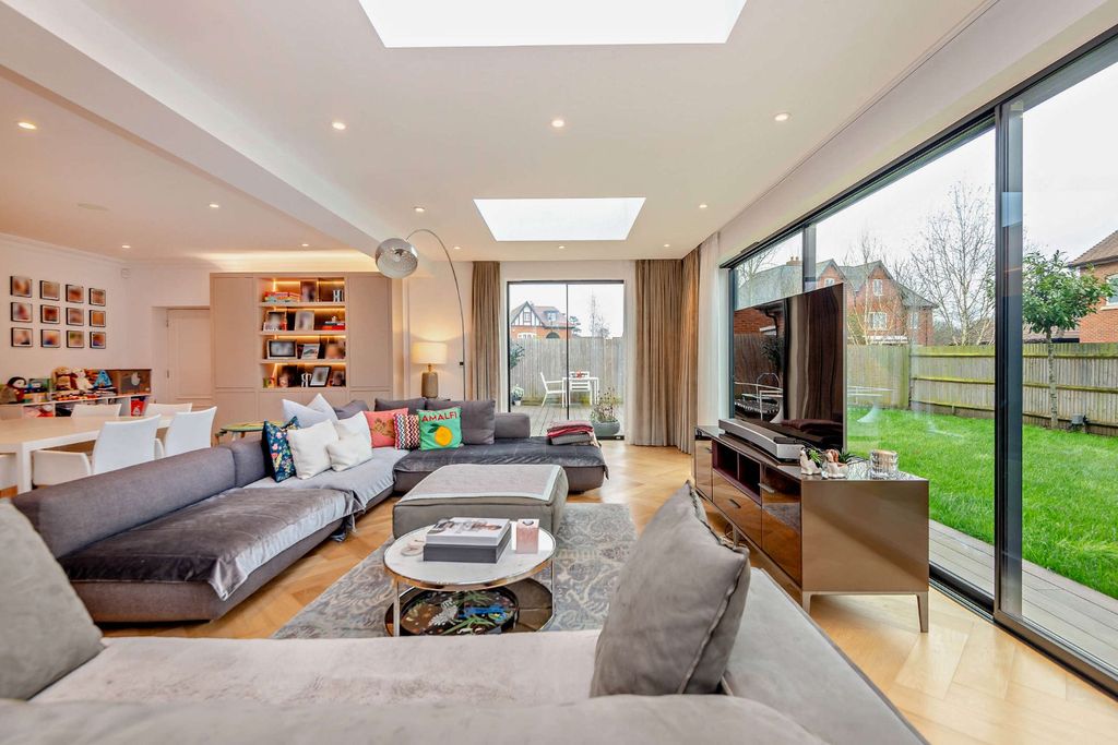 Property photo 3 of 21 Sitting Area