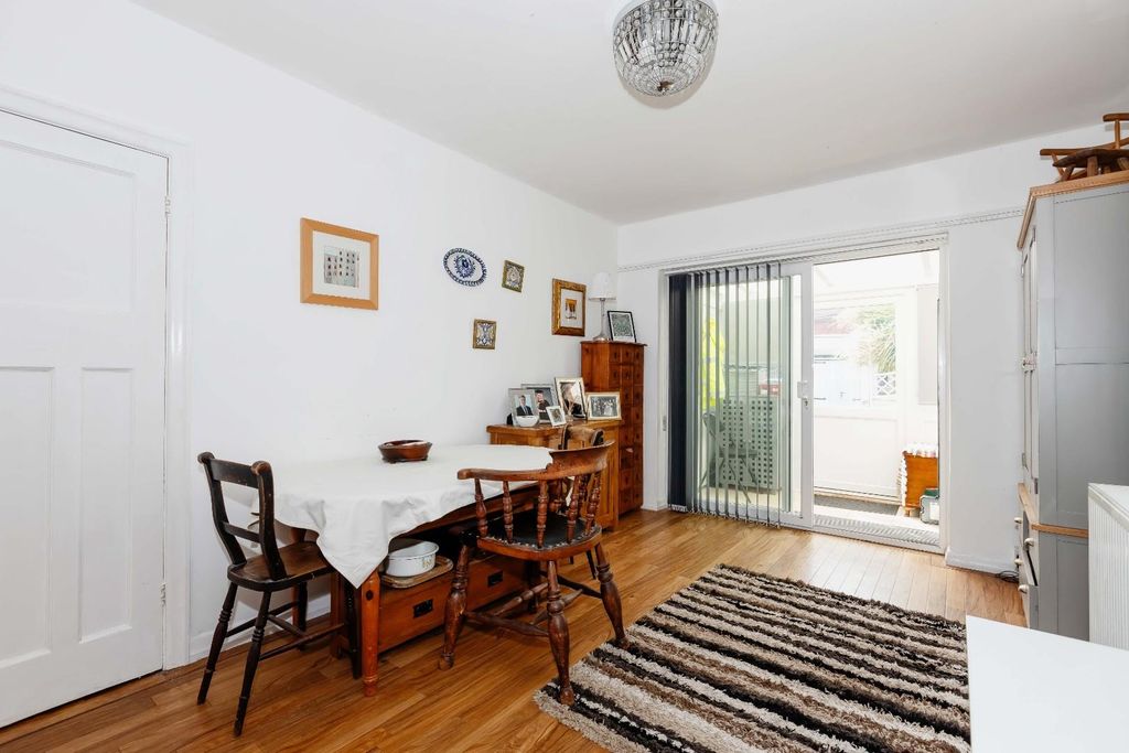 Property photo 3 of 18 Freshbrook Rd_1.Jpg