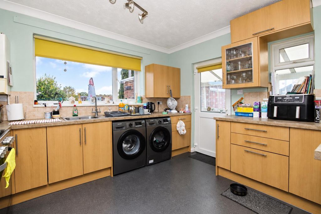 Property photo 3 of 21 3Aeb0001-6F5B-491A-Aa44-794d94928c62.Png