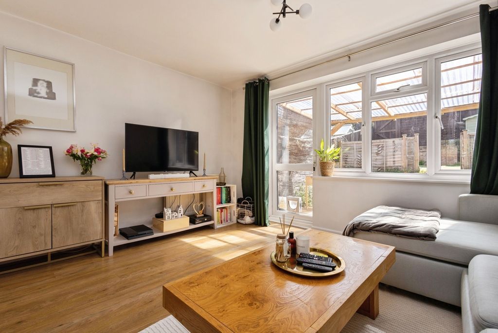 Property photo 2 of 17 Photo