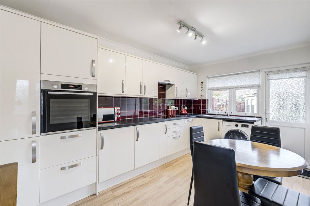 Property photo 3 of 17 Picture No. 04