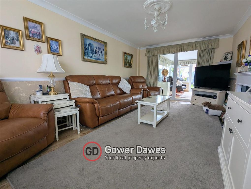 Property photo 3 of 18 Lounge