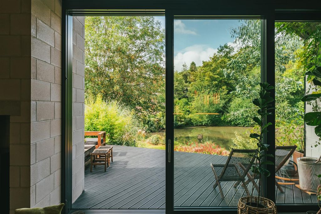 Property photo 3 of 40 Rear Decked Terrace