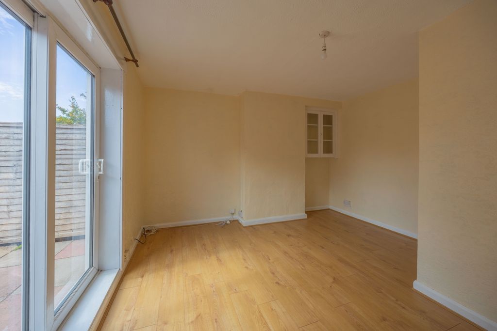 Property photo 3 of 12 Ewemove Taunton Roman Road (8)