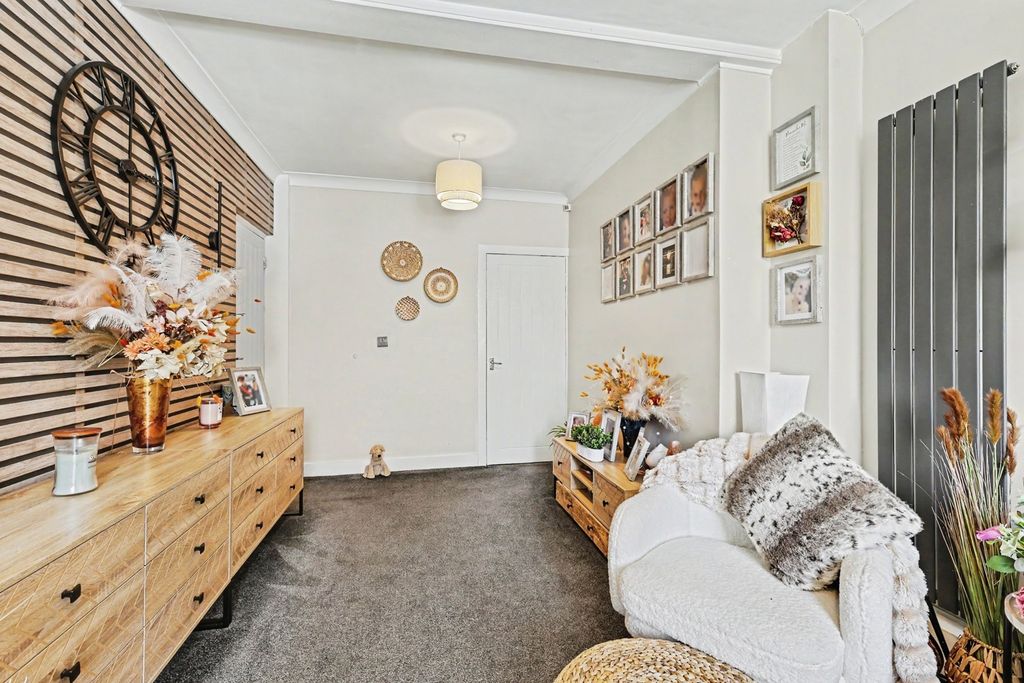 Property photo 3 of 17 Pbox-Img.Jpg