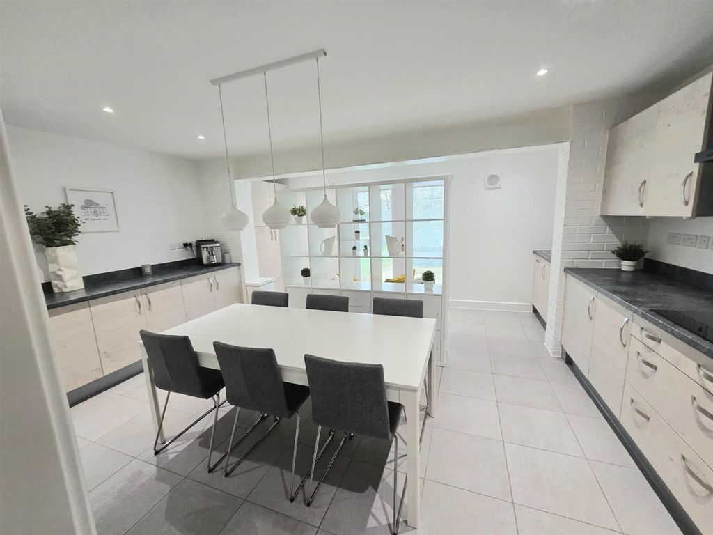 Property photo 3 of 29