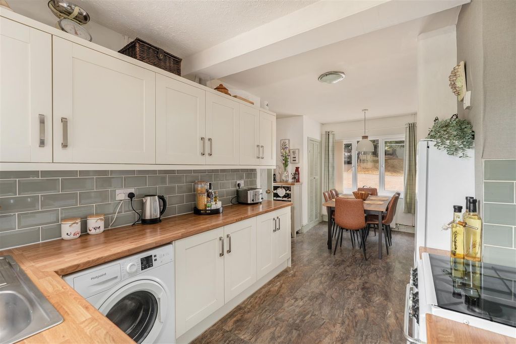 Property photo 2 of 18 281 Warwick Road, Banbury-11.Jpg