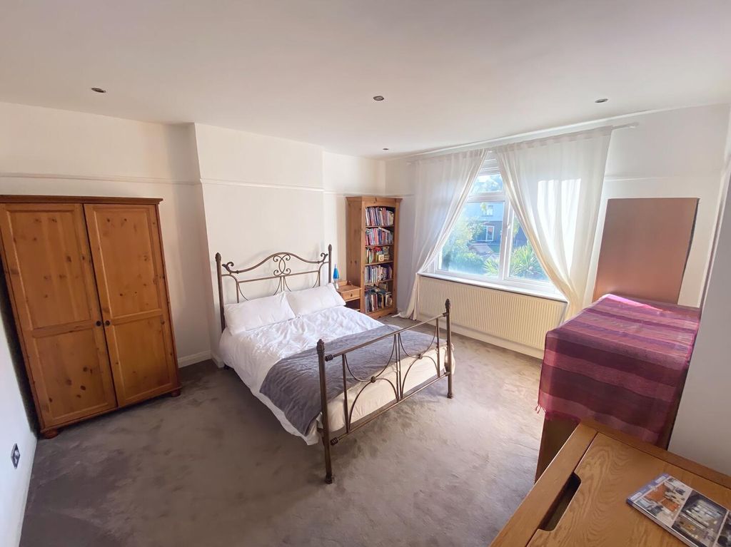 Property photo 1 of 7 Bedroom