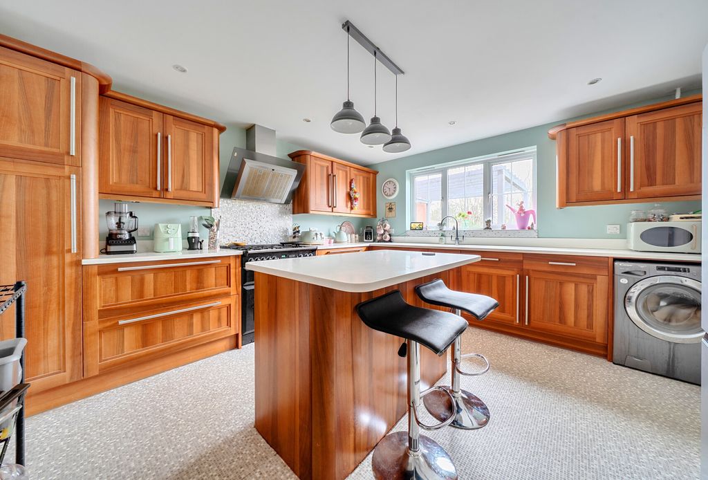 Property photo 3 of 13 1406983-18-697Cdf...