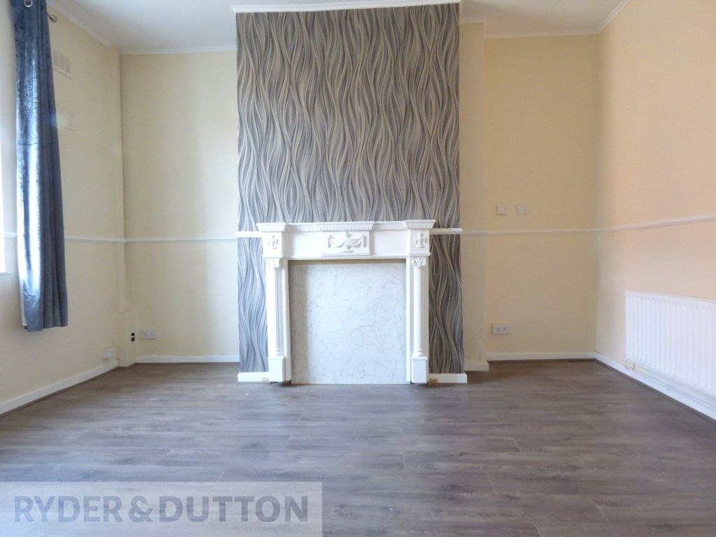 Property photo 3 of 18 Lounge