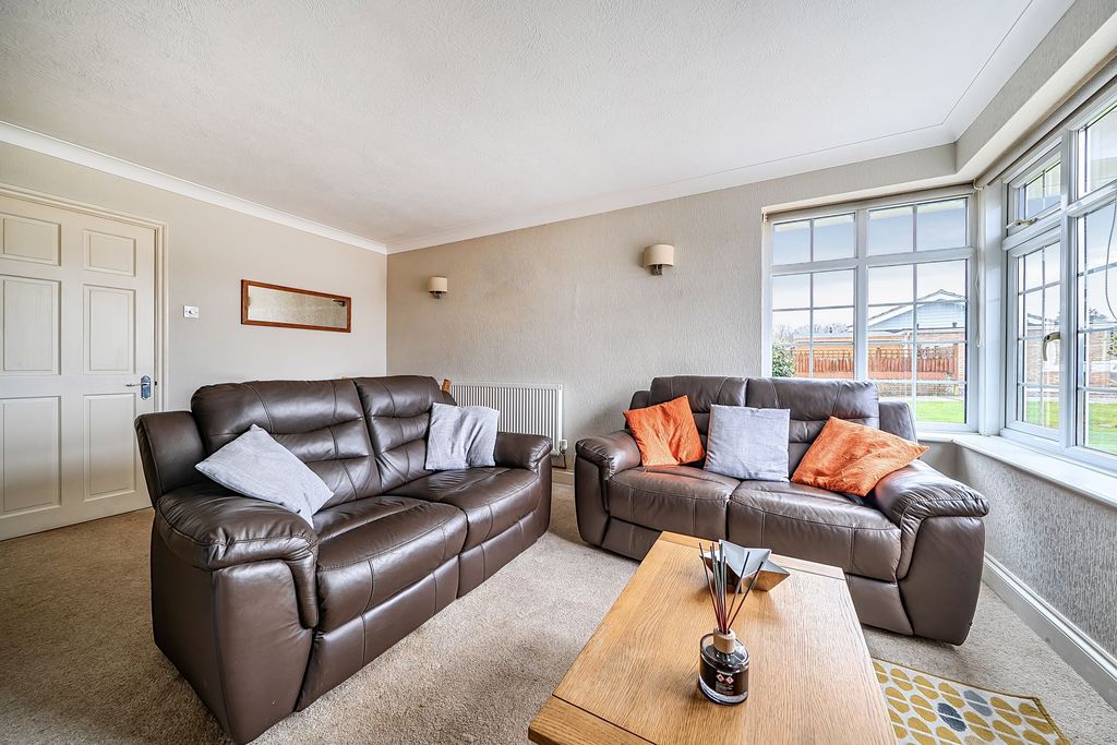 Property photo 2 of 17 Sitting / Dining Room