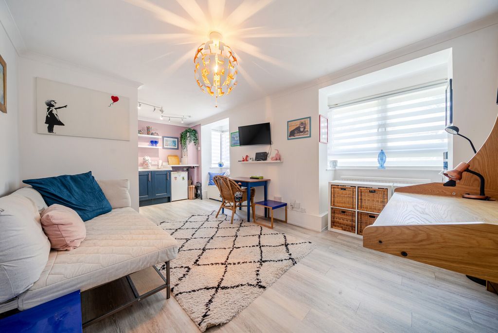 Property photo 1 of 13 1310042-12-6851B0...